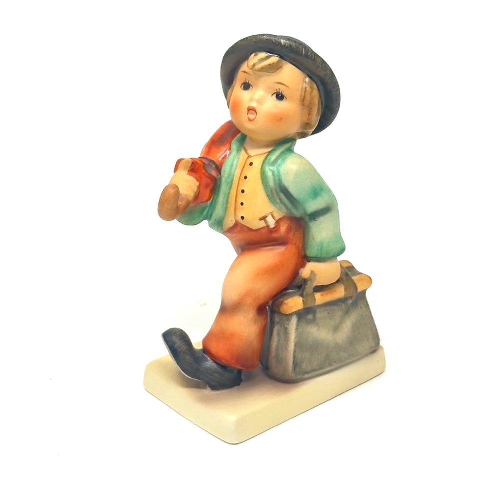 Goebel Hummel Figurine MERRY WANDERER 11/0 5”
